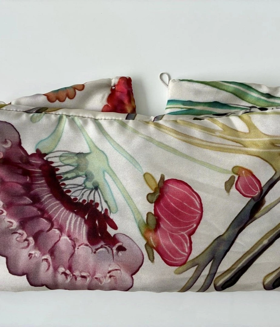 Cuello de seda 100% con relleno suave. MODELO KAZE Cuello de seda 100% con relleno suave. MODELO KAZE