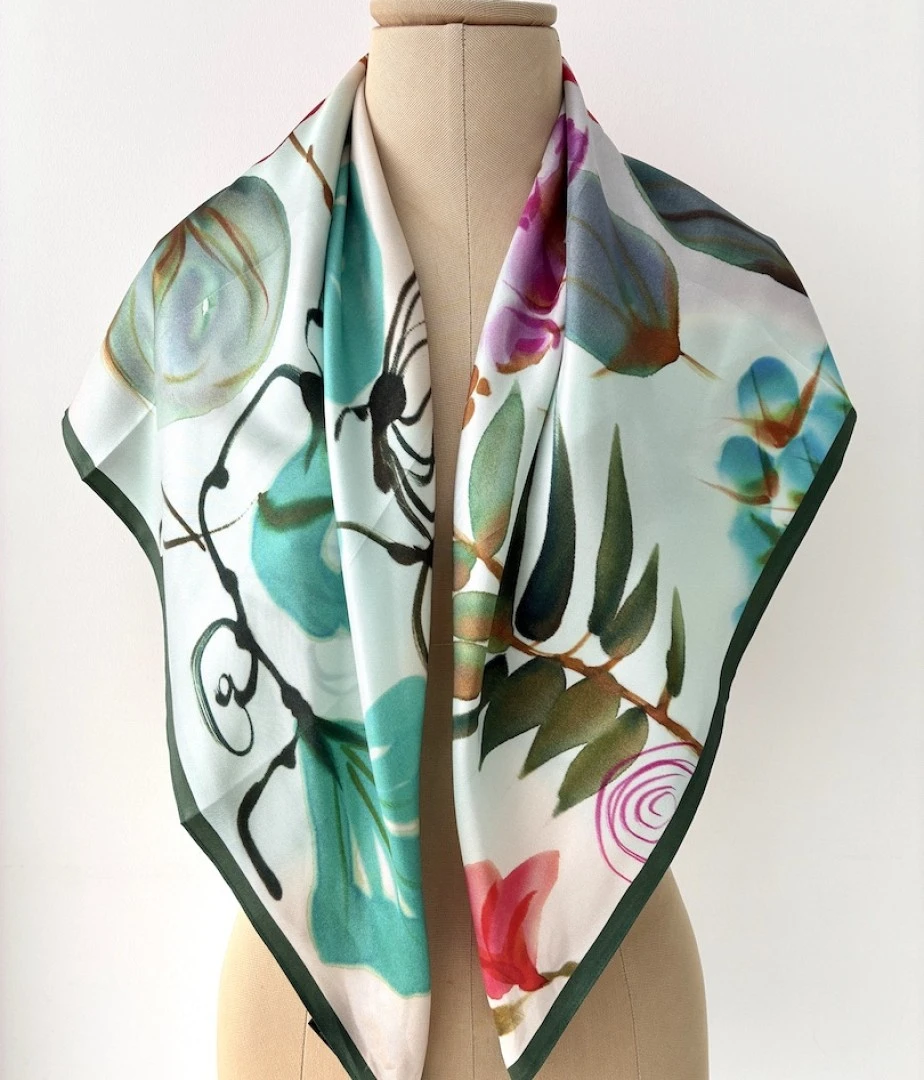 Pañuelo de Twill, Modelo ADIRA de la colección MUNDANA Pañuelo de Twill, Modelo ADIRA de la colección MUNDANA