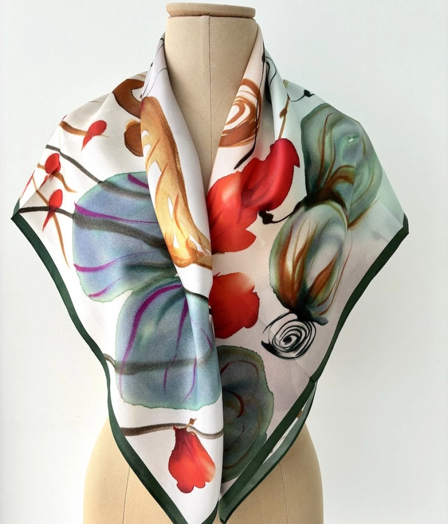 Pañuelo de Twill, Modelo ADIRA de la colección MUNDANA Pañuelo de Twill, Modelo ADIRA de la colección MUNDANA