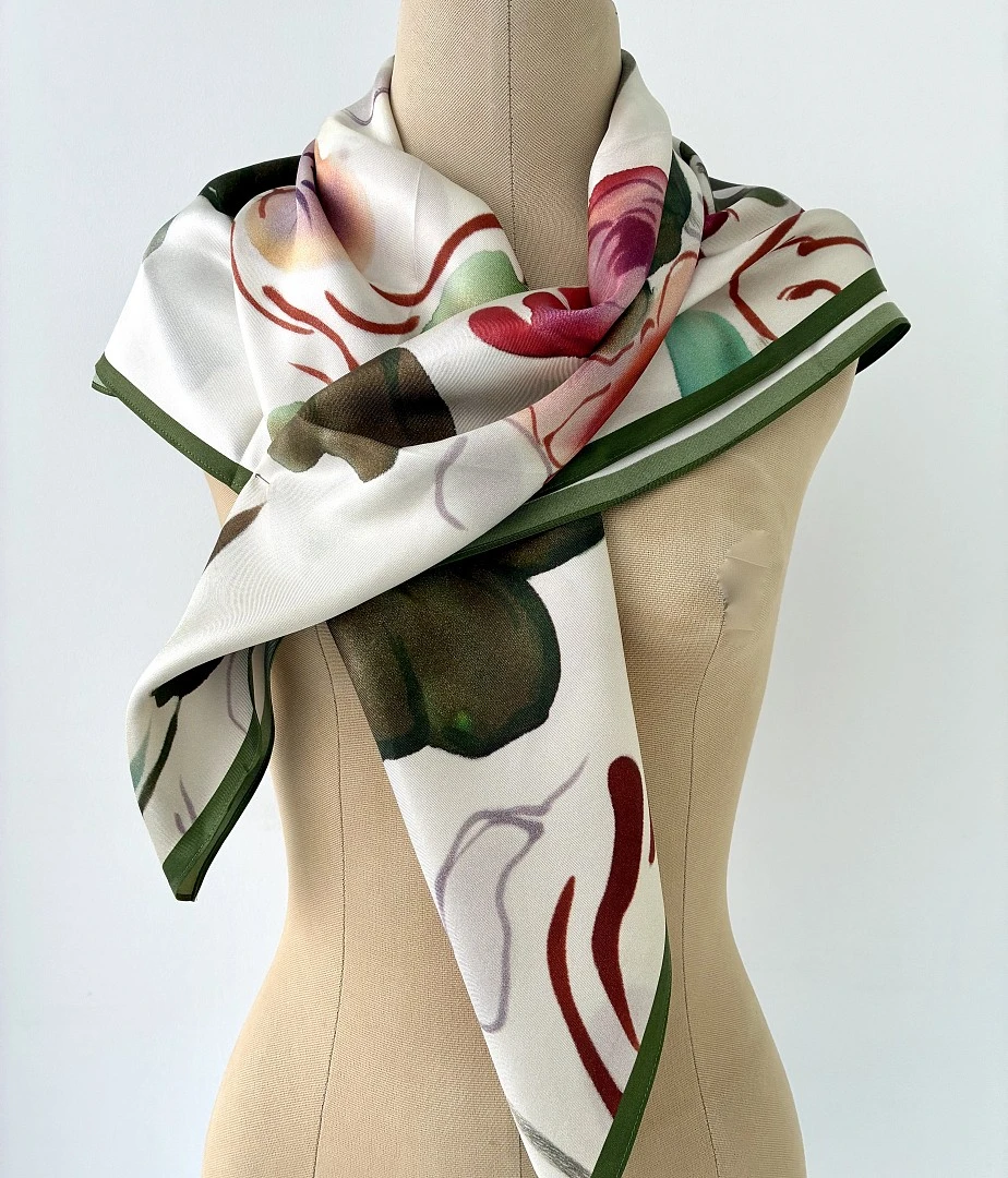 Pañuelo de Twill, Modelo EVANIS de la colección MUNDANA Pañuelo de Twill, Modelo EVANIS de la colección MUNDANA