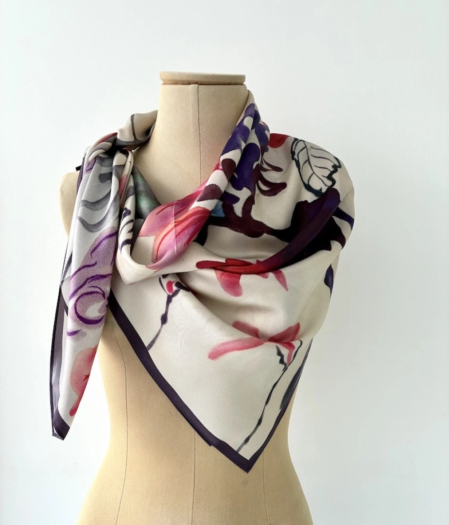 Pañuelo de Twill, Modelo NAYLA de la colección MUNDANA Pañuelo de Twill, Modelo NAYLA de la colección MUNDANA