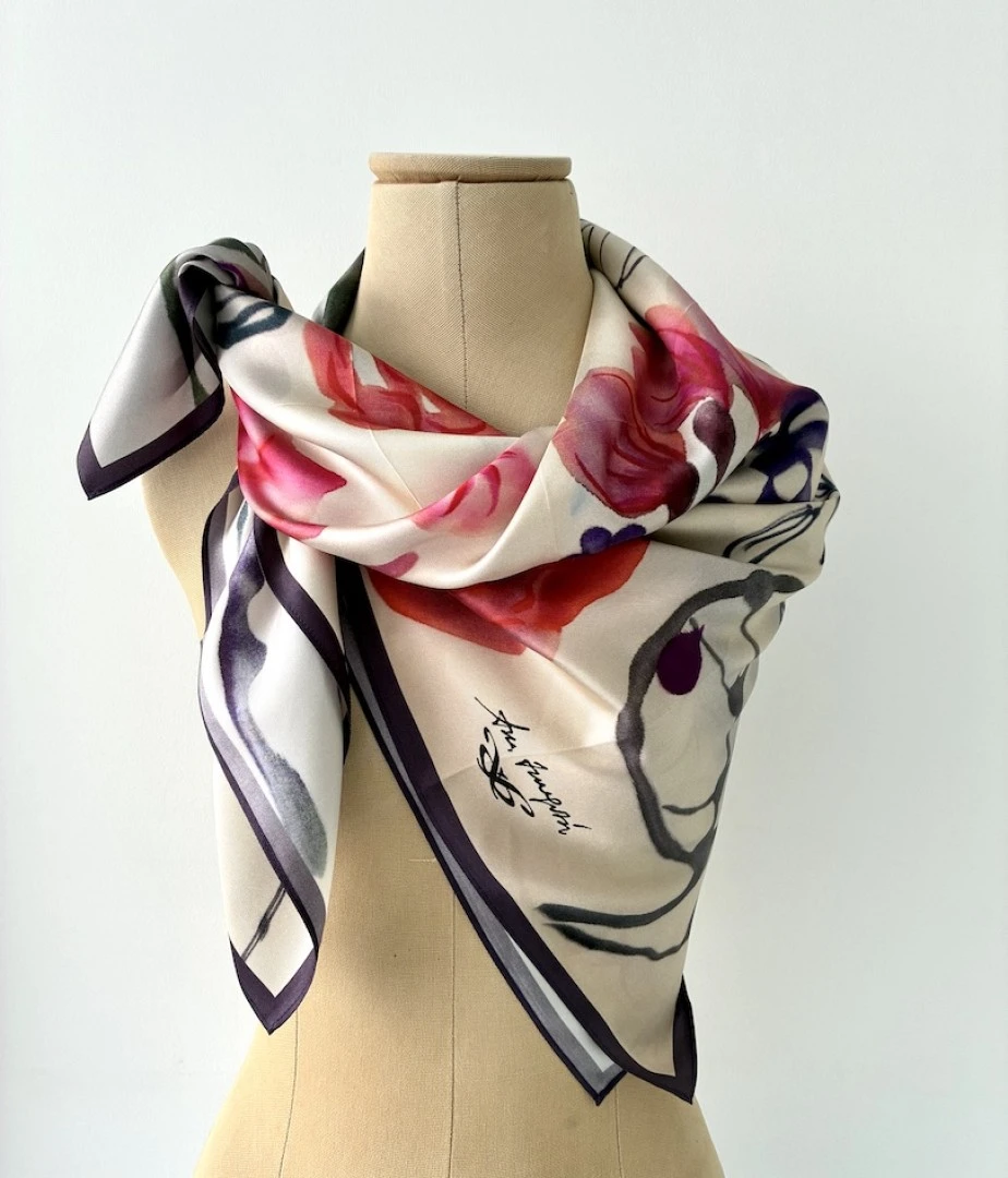 Pañuelo de Twill, Modelo NAYLA de la colección MUNDANA Pañuelo de Twill, Modelo NAYLA de la colección MUNDANA