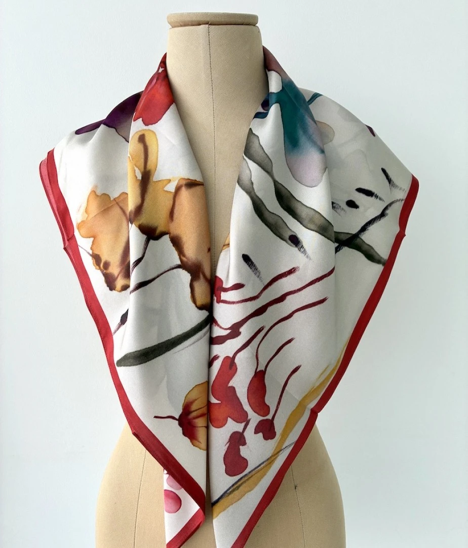 Pañuelo de Twill, Modelo NIREL de la colección MUNDANA Pañuelo de Twill, Modelo NIREL de la colección MUNDANA