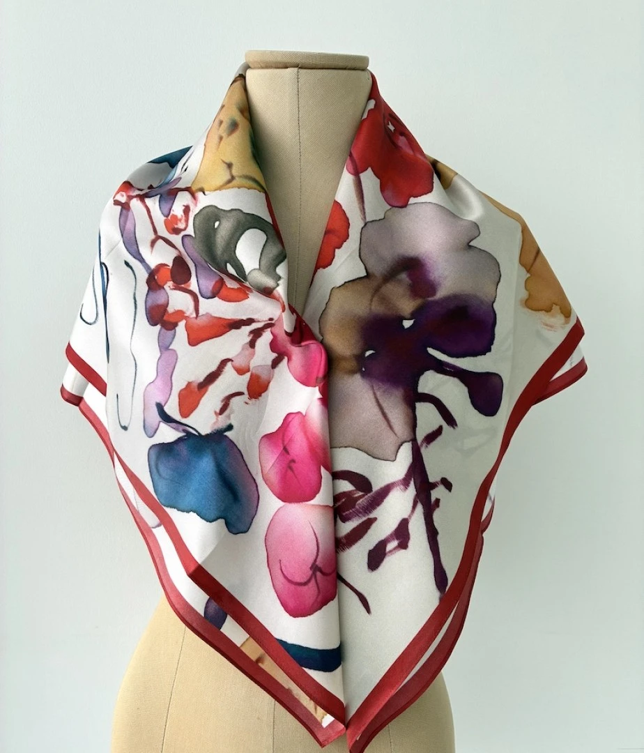 Pañuelo de Twill, Modelo NIREL de la colección MUNDANA Pañuelo de Twill, Modelo NIREL de la colección MUNDANA