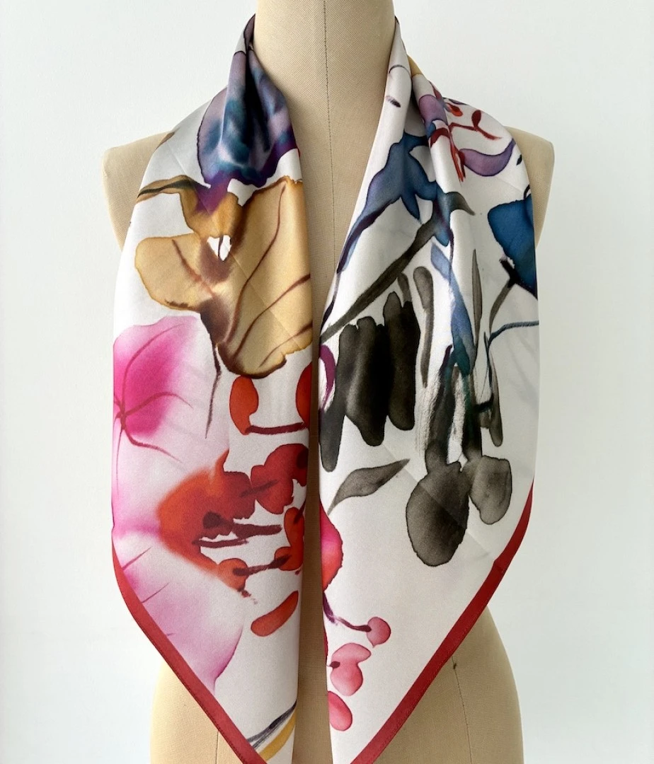 Pañuelo de Twill, Modelo NIREL de la colección MUNDANA Pañuelo de Twill, Modelo NIREL de la colección MUNDANA