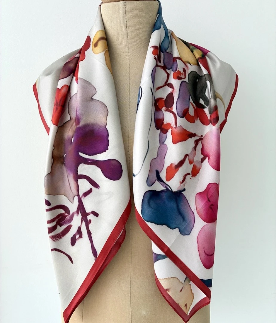 Pañuelo de Twill, Modelo NIREL de la colección MUNDANA Pañuelo de Twill, Modelo NIREL de la colección MUNDANA