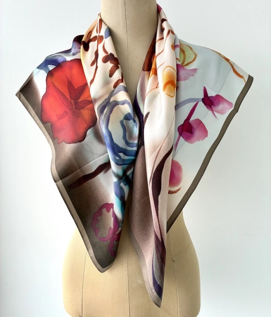 Pañuelo de Twill, Modelo SYLIRA de la colección MUNDANA Pañuelo de Twill, Modelo SYLIRA de la colección MUNDANA