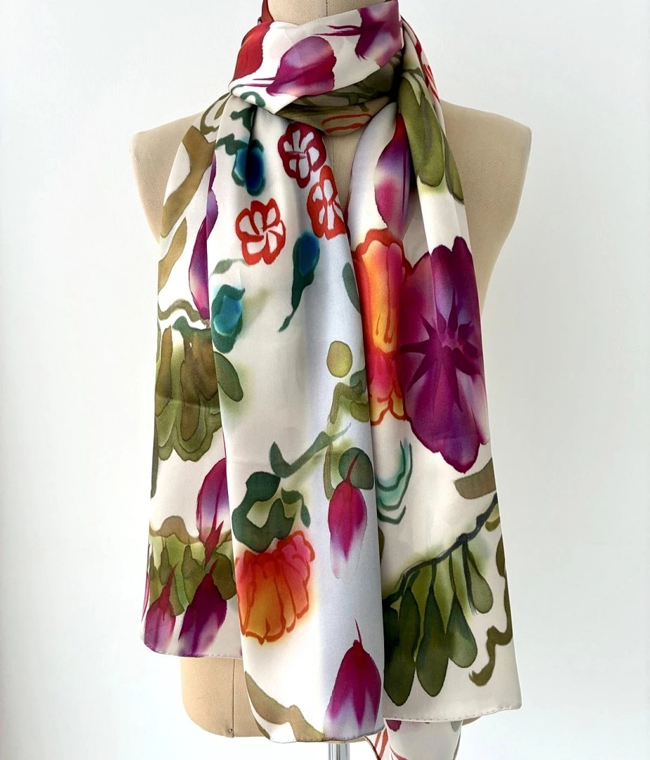 Pañuelo Silk Satín Modelo LIORA de la Colección Mundana Pañuelo Silk Satín Modelo LIORA de la Colección Mundana