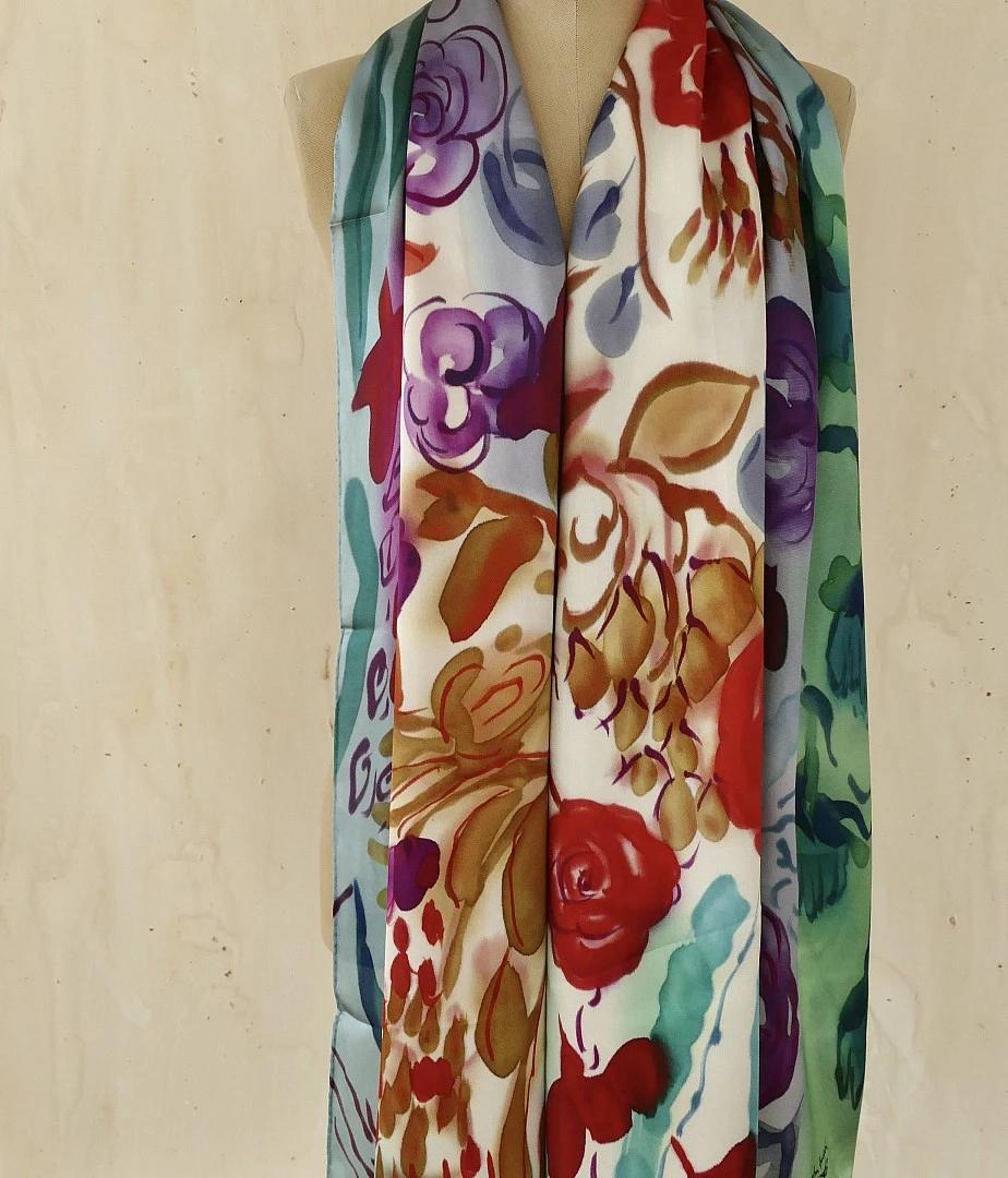 Pañuelo Silk Satín Modelo SAHANI de la colección AUSTRALIS