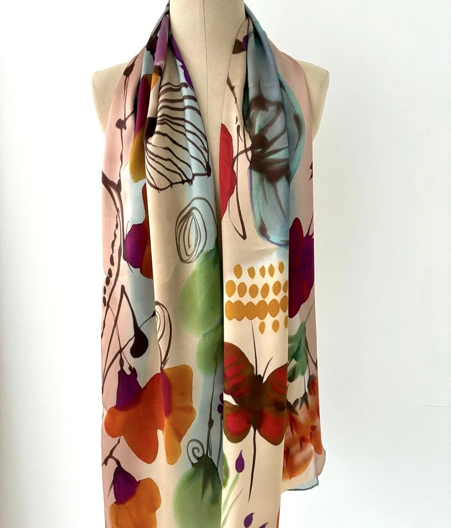 Pañuelo Silk Satín Modelo TISARA de la Colección Mundana Pañuelo Silk Satín Modelo TISARA de la Colección Mundana