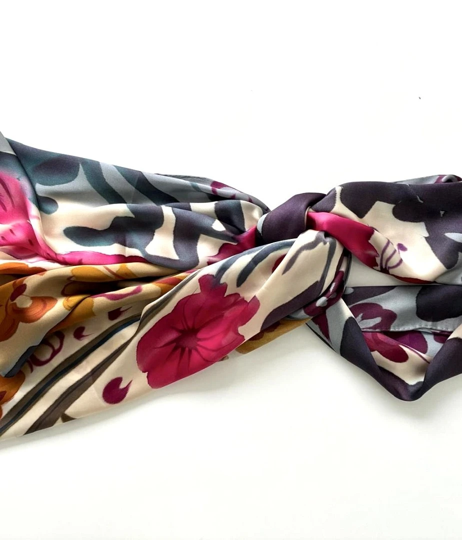 Pañuelo Silk Satín Modelo ZAFRINA de la Colección Mundana Pañuelo Silk Satín Modelo ZAFRINA de la Colección Mundana