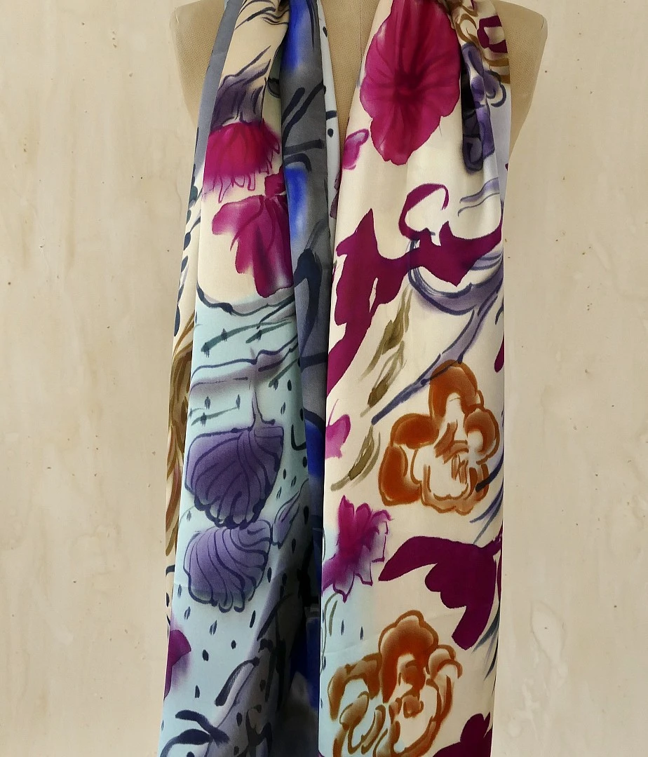 Pañuelo Silk Satín Modelo_ANTARA de la colección AUSTRALIS